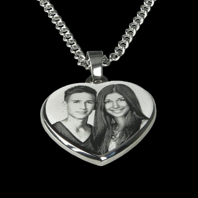 2D Fotogravur auf Herz-Schmuckanhänger mit Kette