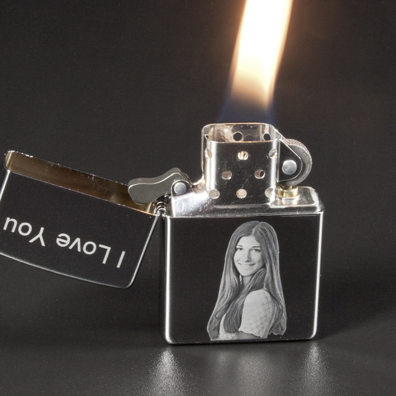 2D Fotogravur auf Zippo Feuerzeug